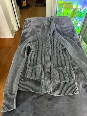 Kirra hooded sweater size large . Grey